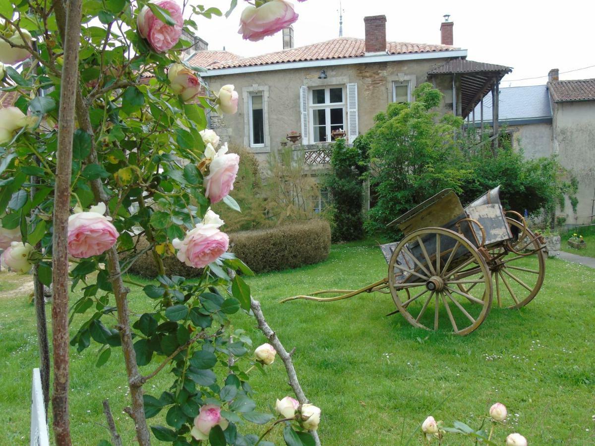 Eco Logis De Chantegrolle Champagne-Mouton Exteriör bild