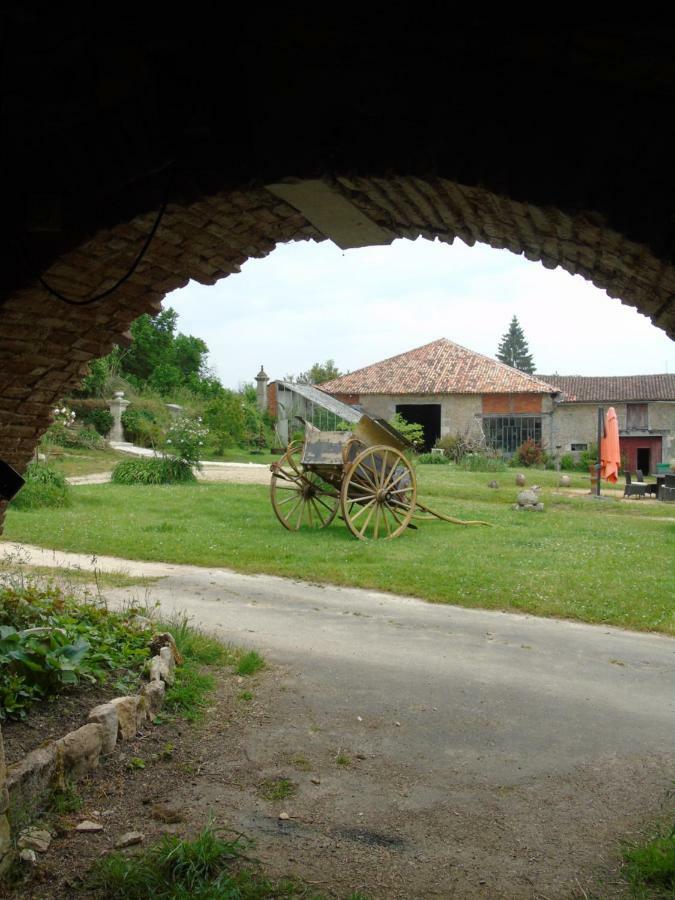 Eco Logis De Chantegrolle Champagne-Mouton Exteriör bild