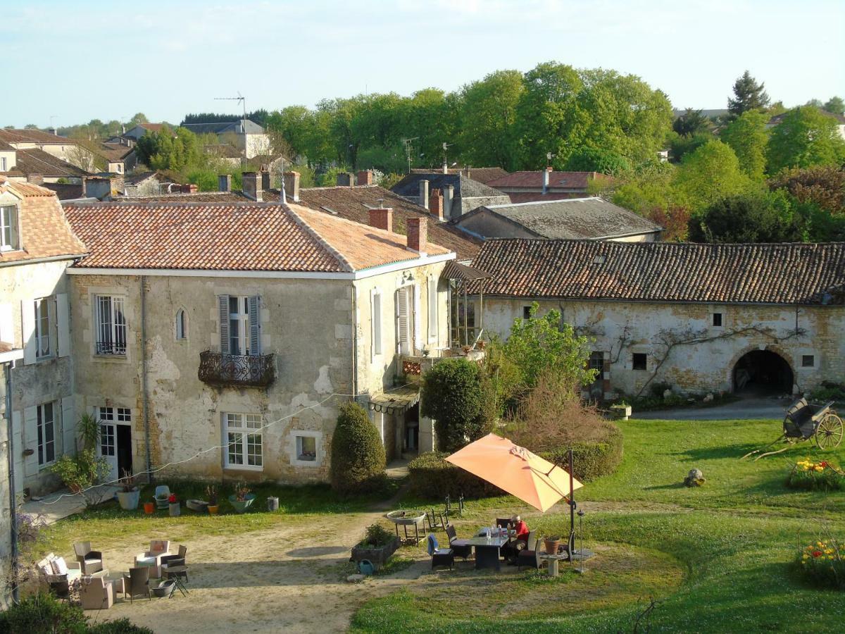 Eco Logis De Chantegrolle Champagne-Mouton Exteriör bild